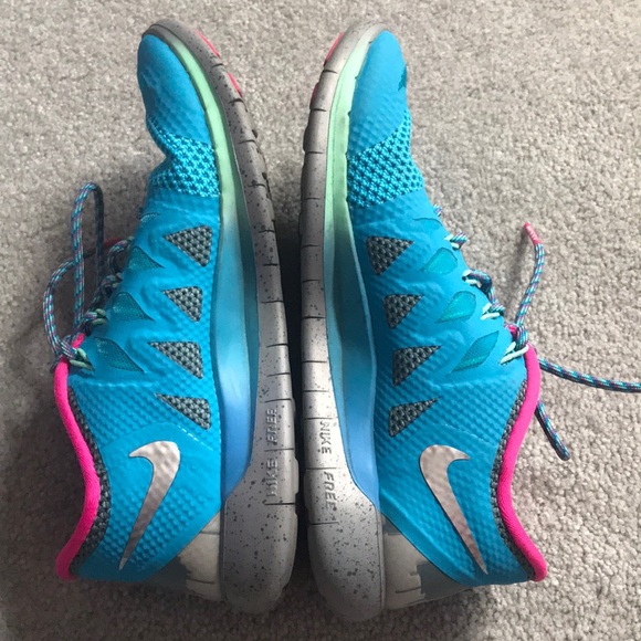 Nike Women’s “Missy” Sneakers - Picture 3 of 5